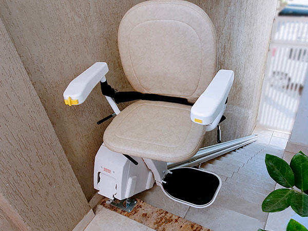Reigning-Straight-Lift Harmar SL300 Straight Stairlift